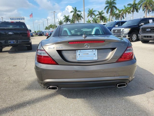 Used 2016 Mercedes-Benz SLK 300 image 5