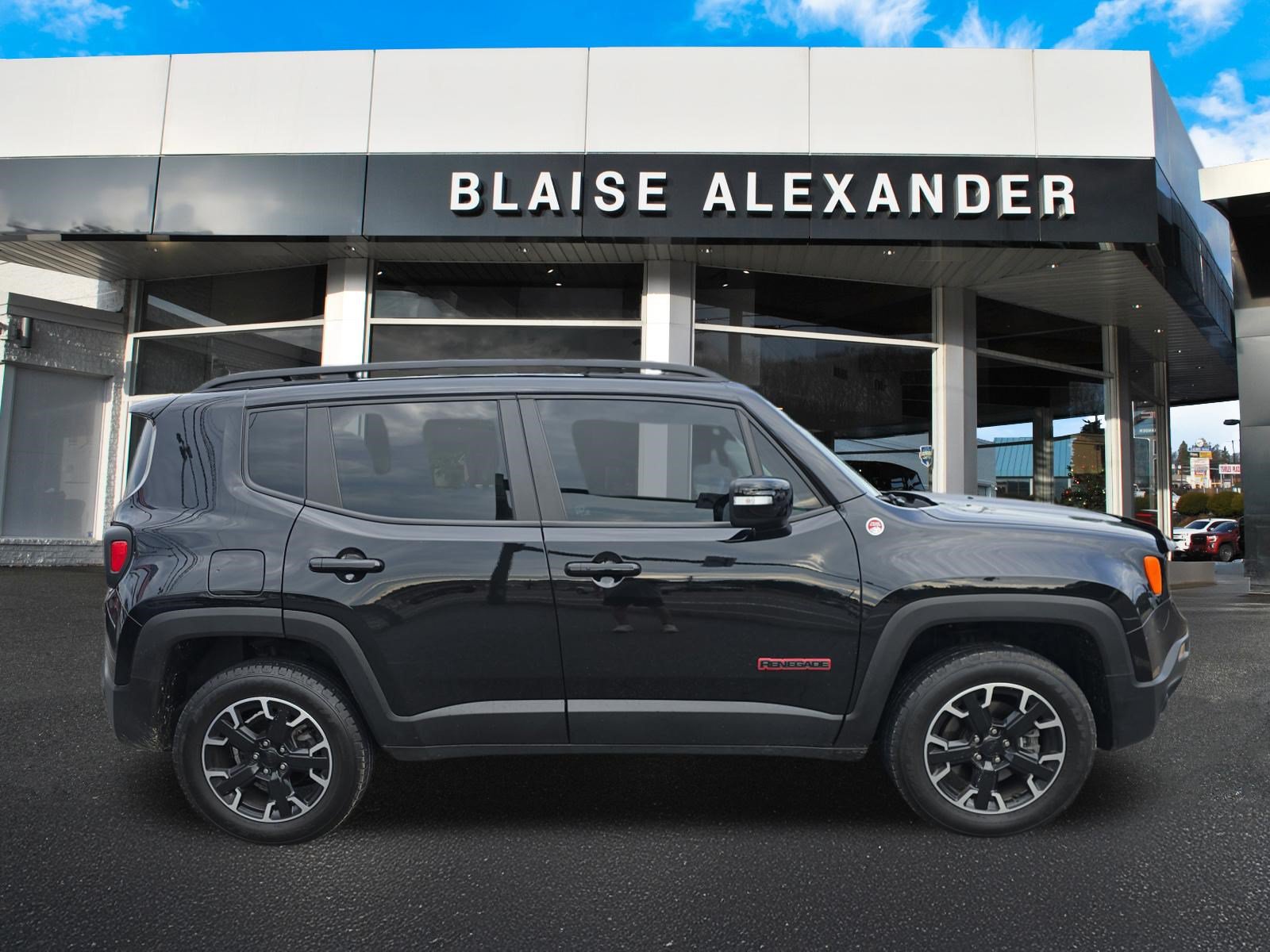 Used 2023 Jeep Renegade Trailhawk w/ Sun/Sound Group AWD/4WD image 2