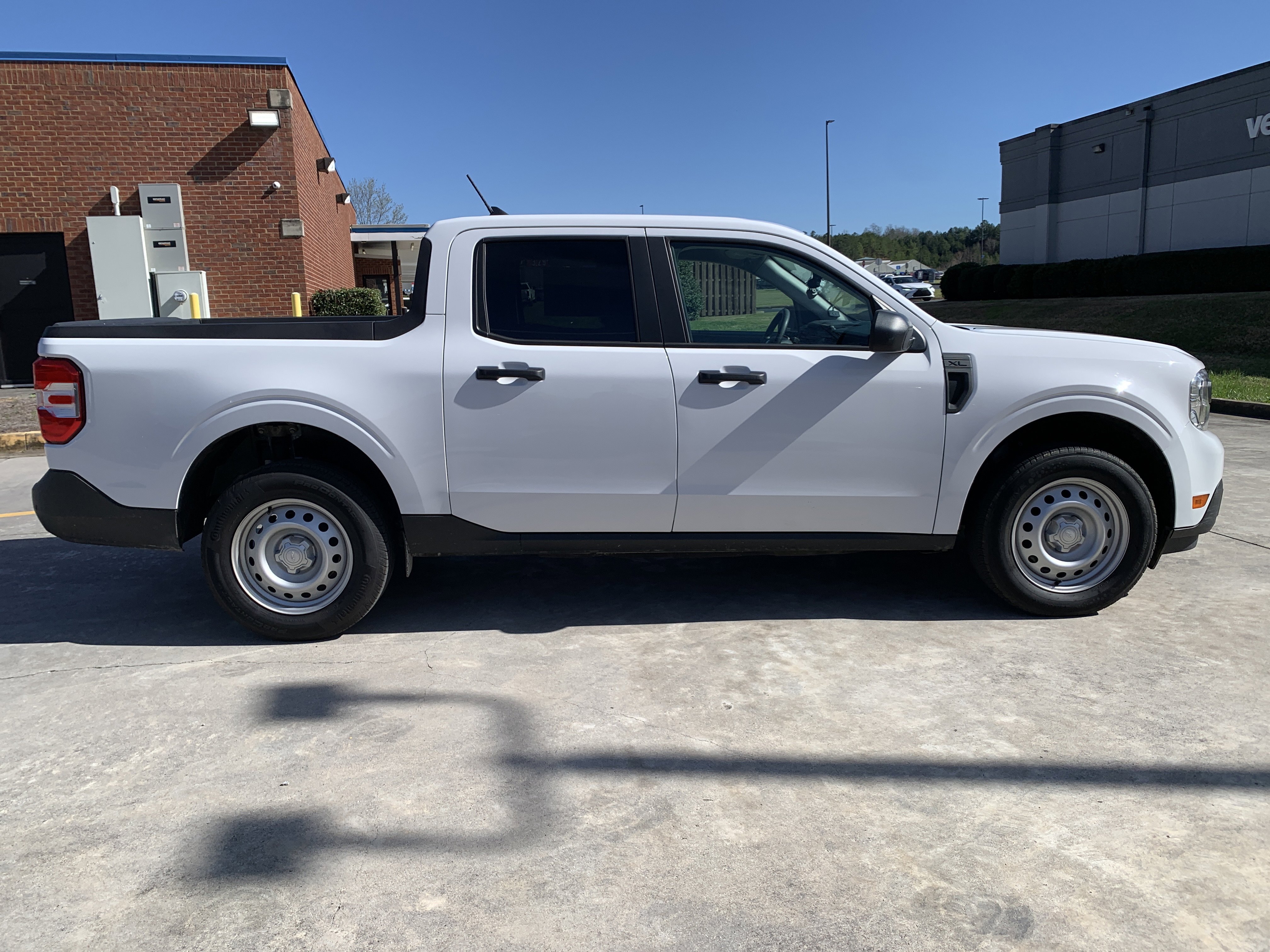 Used 2022 Ford Maverick XL FWD image 2