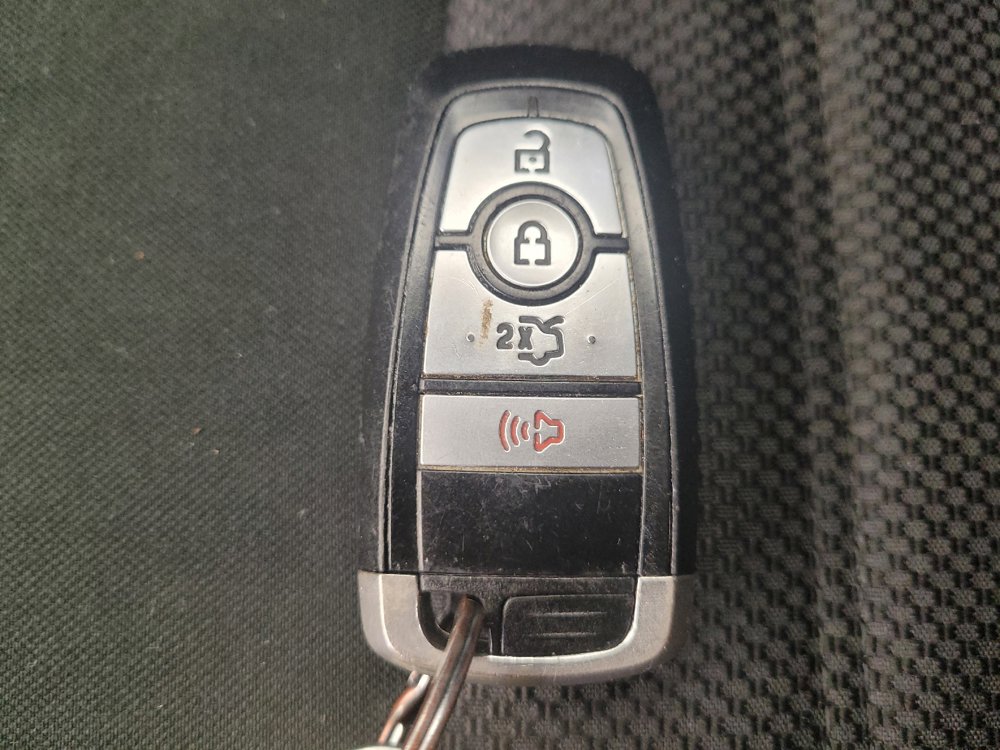 Used 2020 Ford Fusion SE FWD image 32