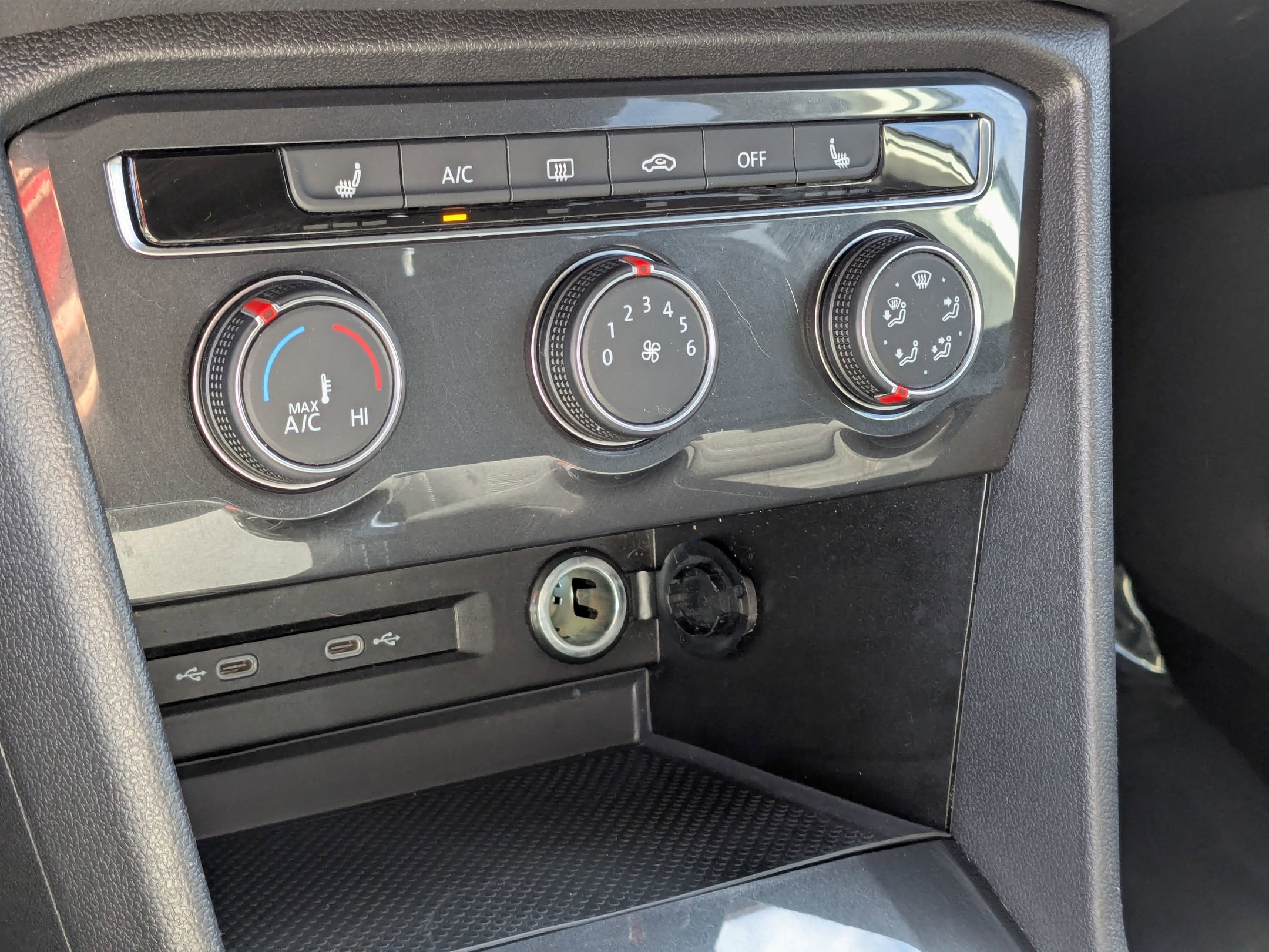 Used 2023 Volkswagen Tiguan S image 14