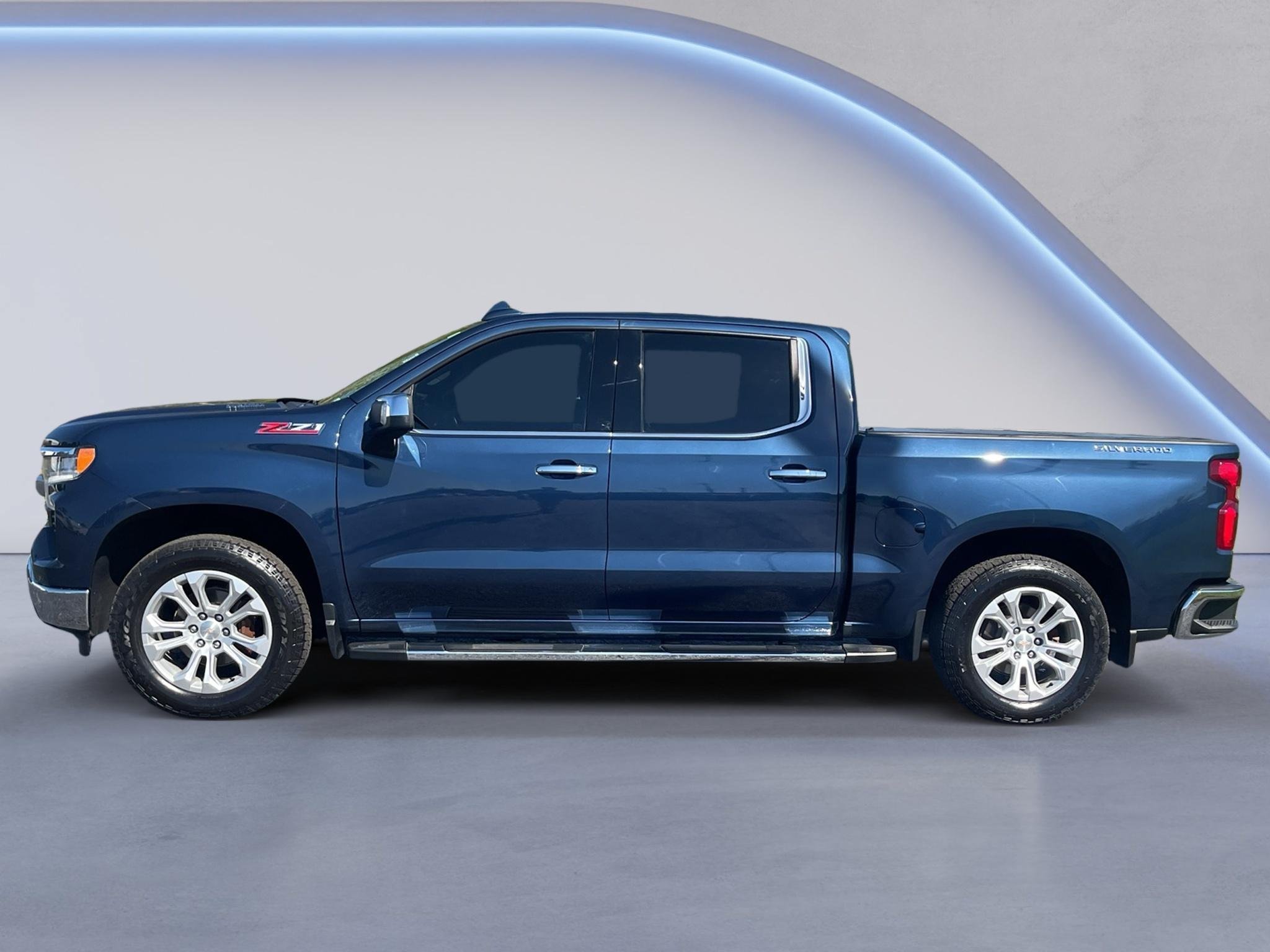 Used 2022 Chevrolet Silverado 1500 LTZ w/ LTZ Premium Package AWD/4WD image 3