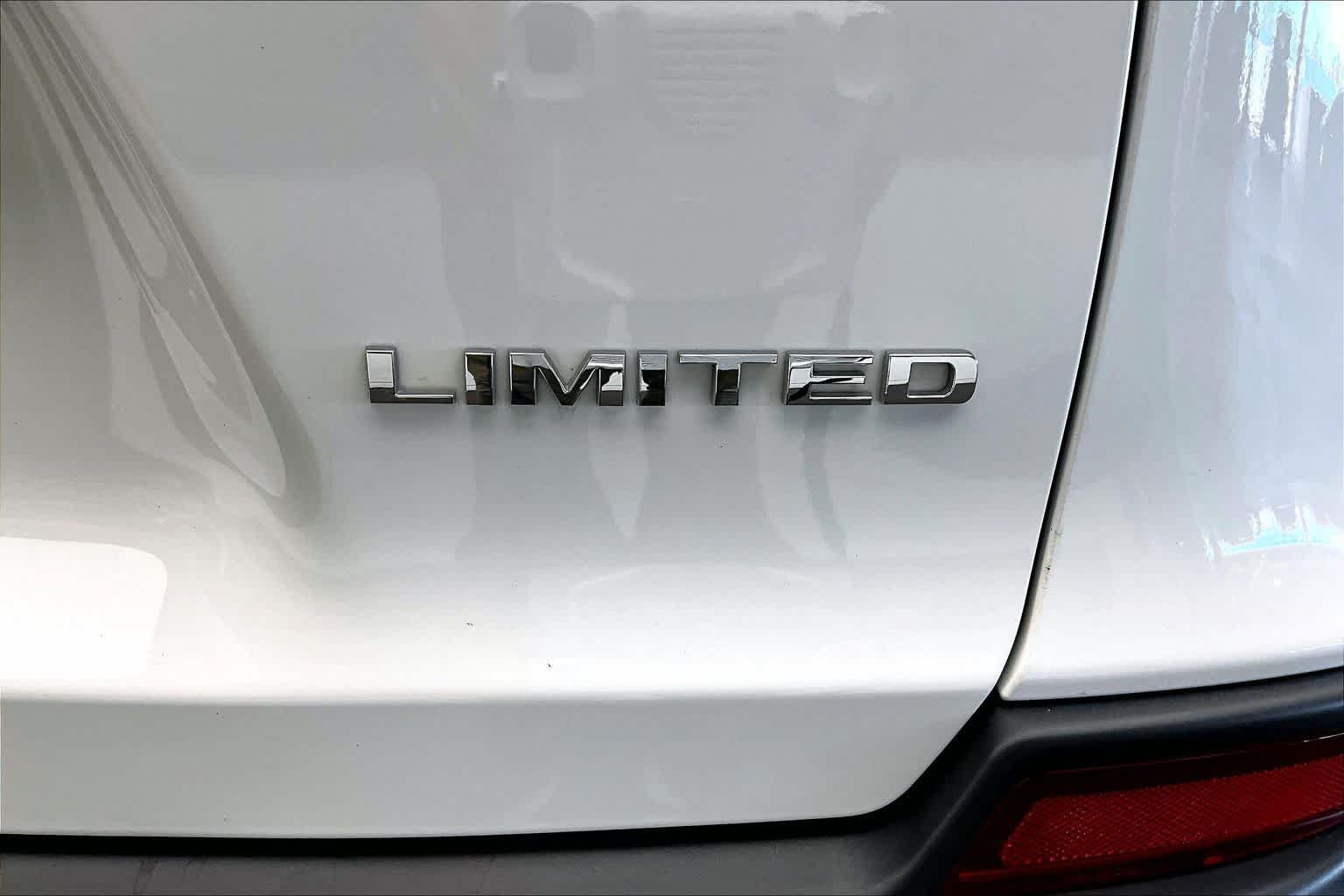 Used 2020 Jeep Cherokee Limited FWD image 10