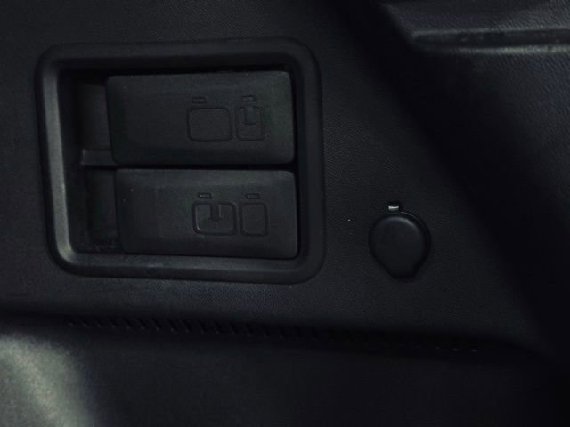 Used 2023 Chevrolet Equinox LT w/ Driver Convenience Package image 11
