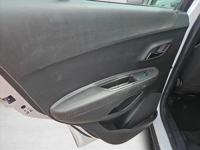 Used 2018 Chevrolet Trax LS image 12