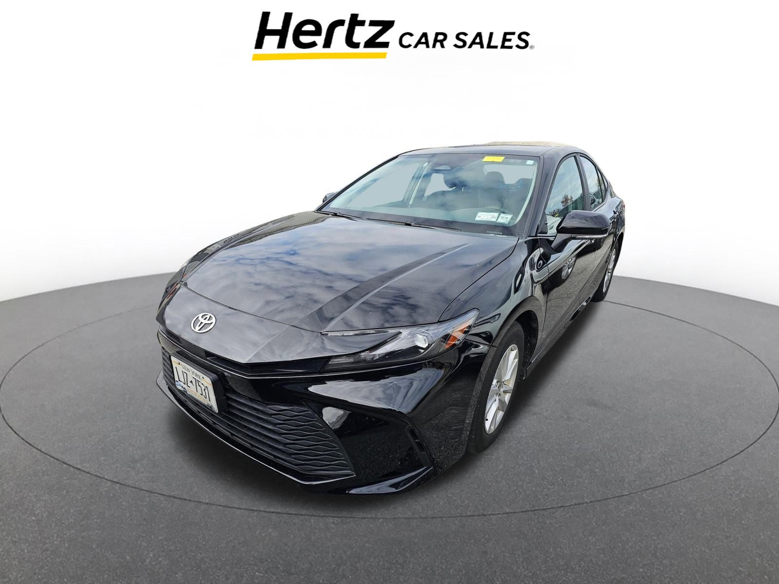 Used 2025 Toyota Camry LE image 3