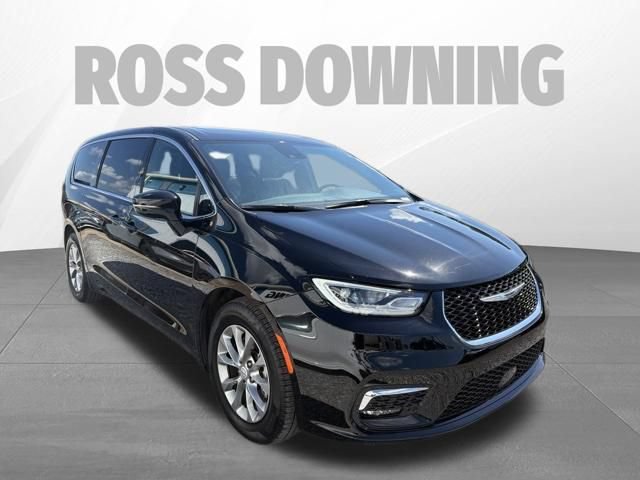 Used 2026 Chrysler Pacifica Limited FWD image 3