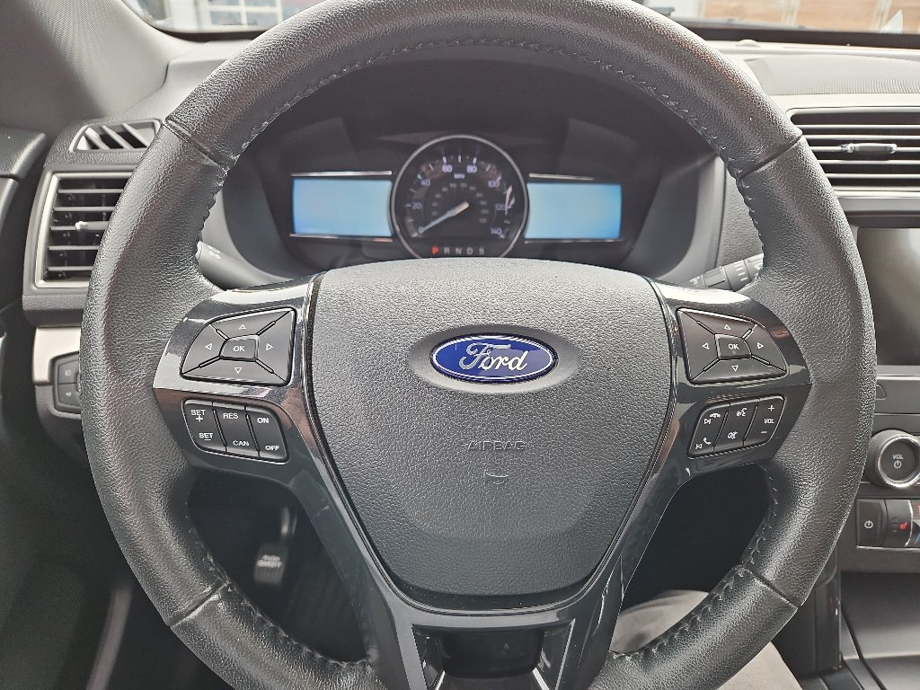 Used 2018 Ford Explorer XLT w/ Equipment Group 202A AWD/4WD image 10