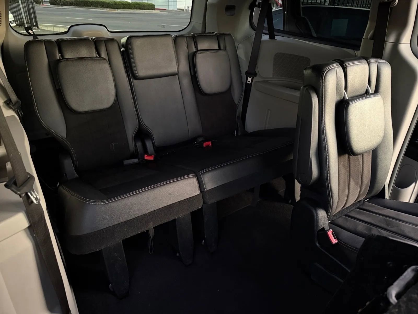 Used 2020 Dodge Grand Caravan SXT image 17