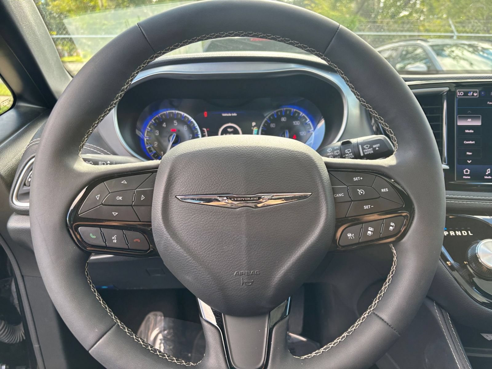 Used 2025 Chrysler Pacifica Limited FWD image 30