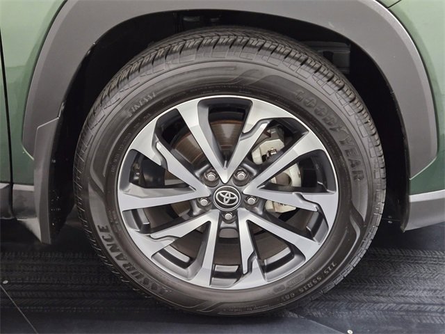 Used 2024 Toyota Corolla Cross XLE image 9