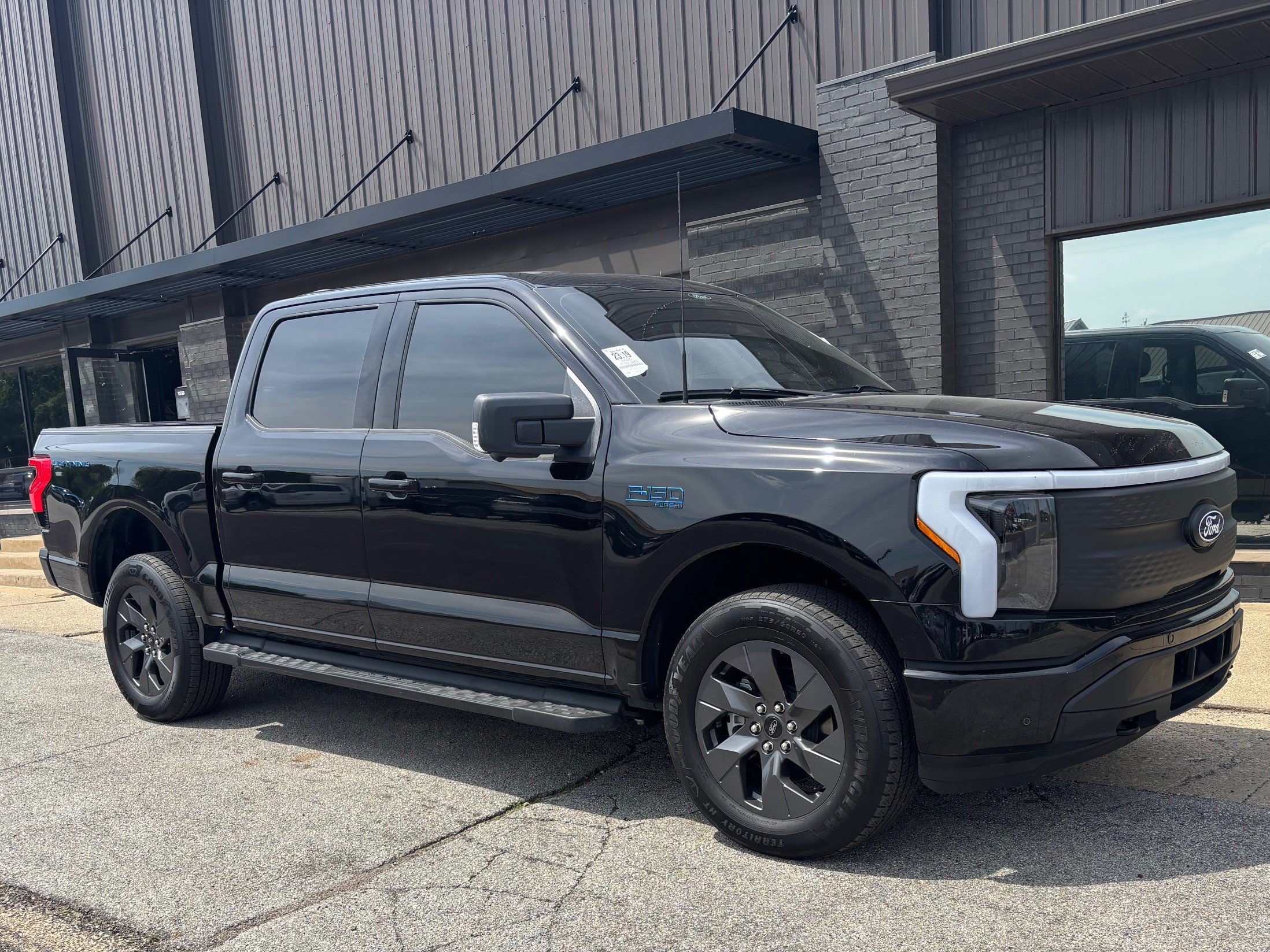 Used 2025 Ford F150 Lightning Flash AWD/4WD image 3