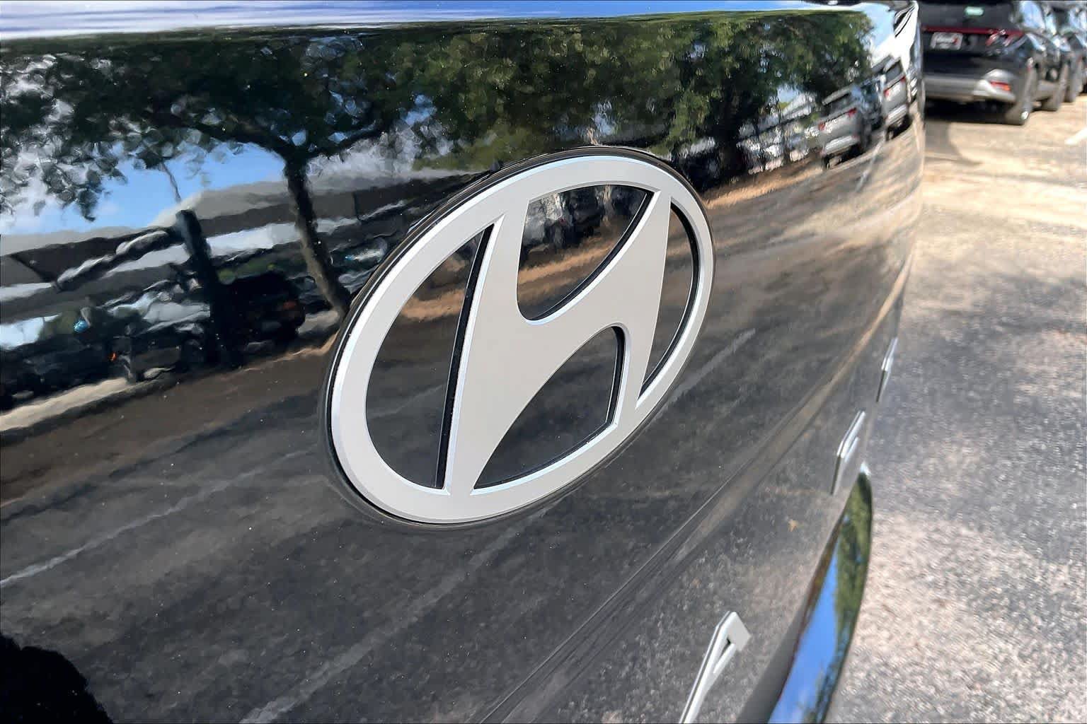 Certified 2025 Hyundai Santa Fe SE FWD image 31