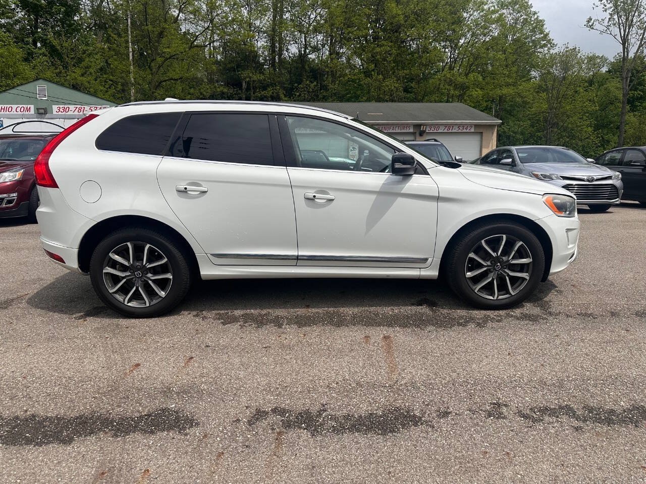 Used 2017 Volvo XC60 T6 Dynamic w/ Preferred Option Package AWD/4WD image 3