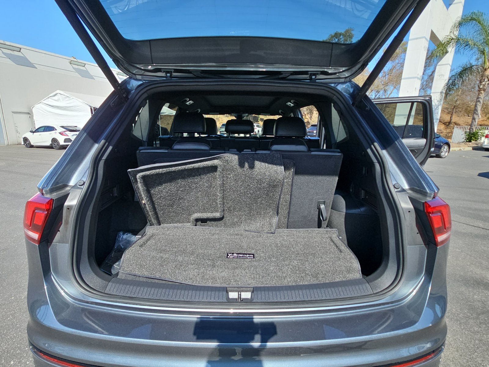 Certified 2024 Volkswagen Tiguan SE R-Line FWD image 13