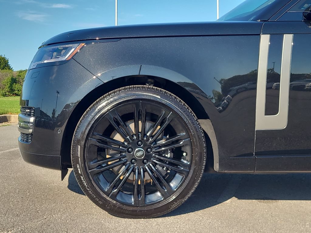 Used 2025 Land Rover Range Rover Long Wheelbase SE AWD/4WD image 9