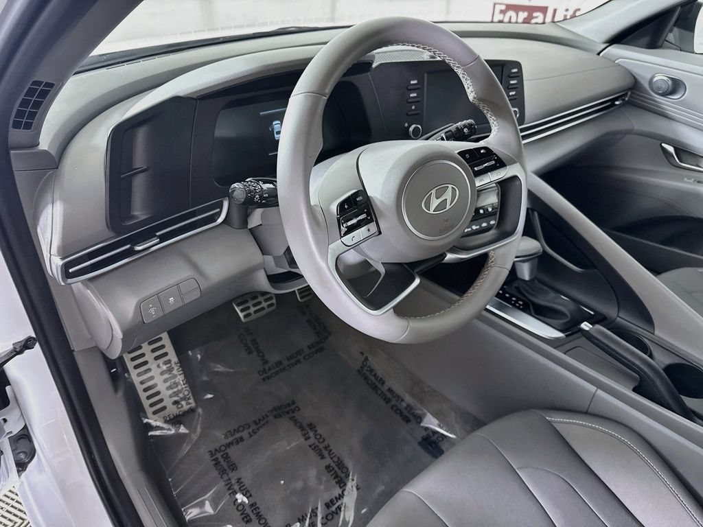 Certified 2025 Hyundai Elantra Sport FWD image 18