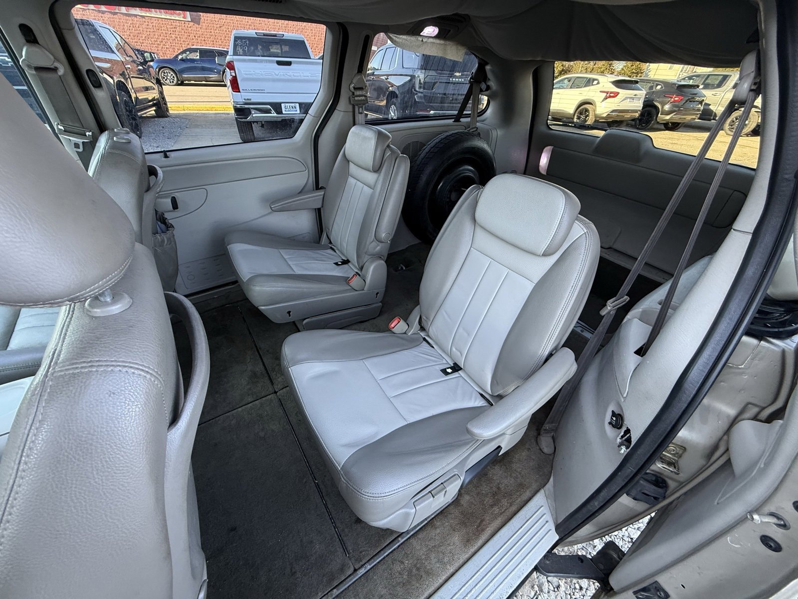 Used 2005 Chrysler Town & Country Touring image 18