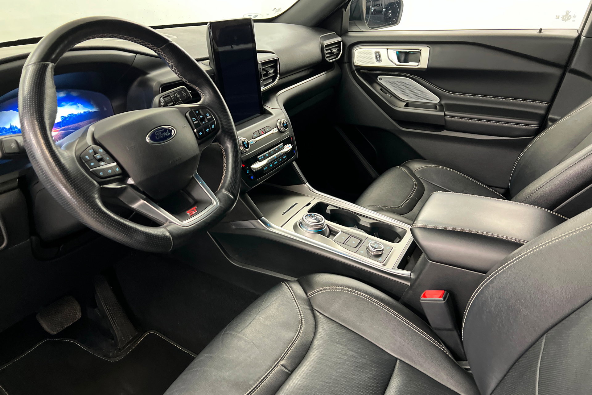 Used 2020 Ford Explorer ST w/ Premium Technology Package image 15