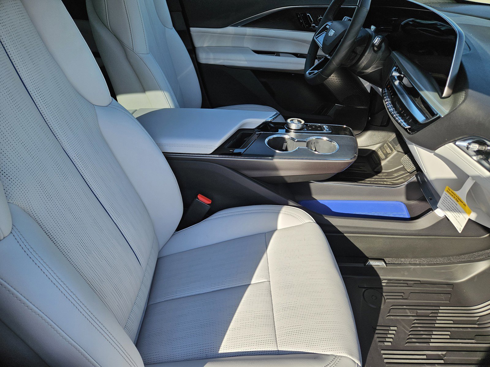 New 2026 Cadillac Lyriq Sport w/ LPO, Floor Liner Package image 10