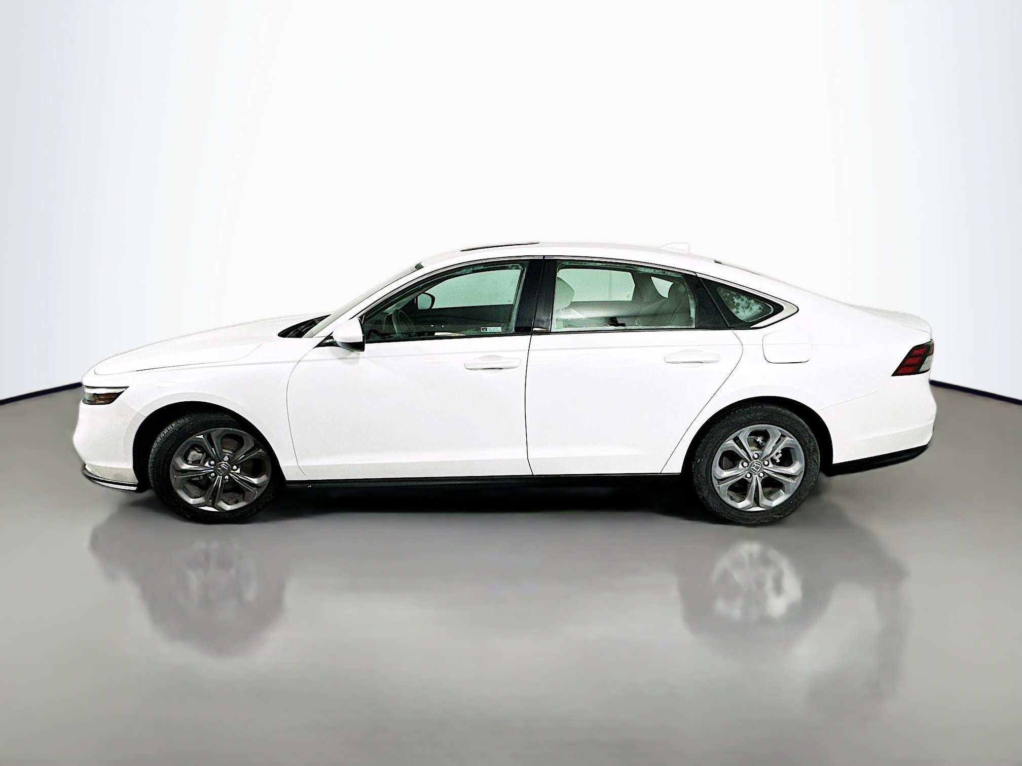 Certified 2023 Honda Accord EX image 4