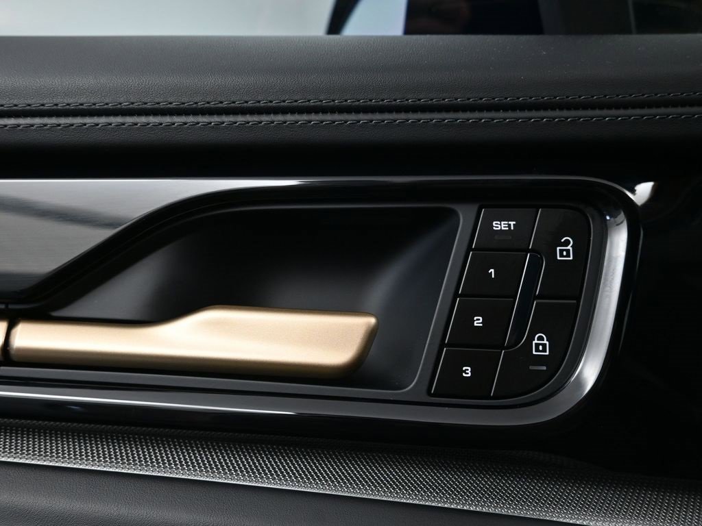 Used 2025 Porsche Panamera 4 image 18