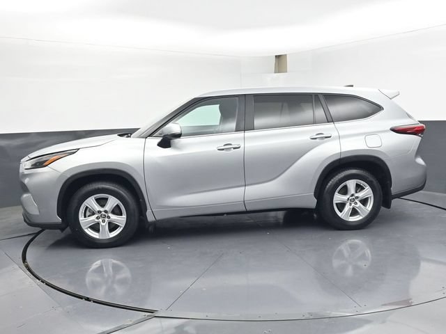 Used 2023 Toyota Highlander LE AWD/4WD image 4