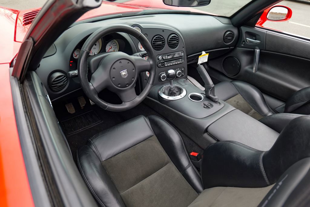 Used 2004 Dodge Viper SRT-10 image 42