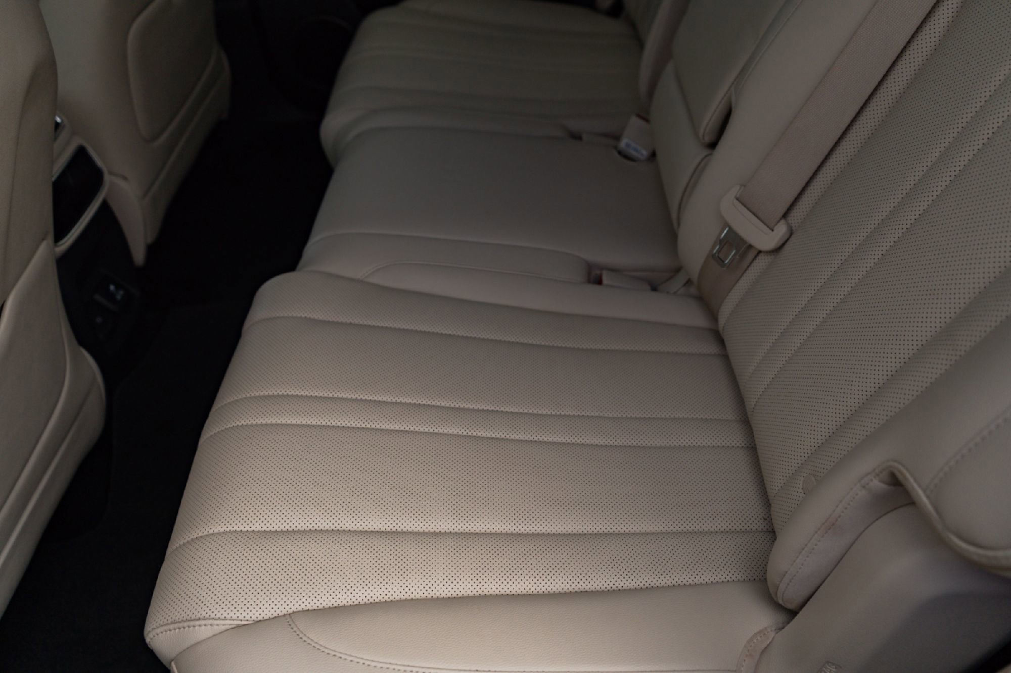 Used 2018 Genesis G80 3.3T Sport RWD image 25