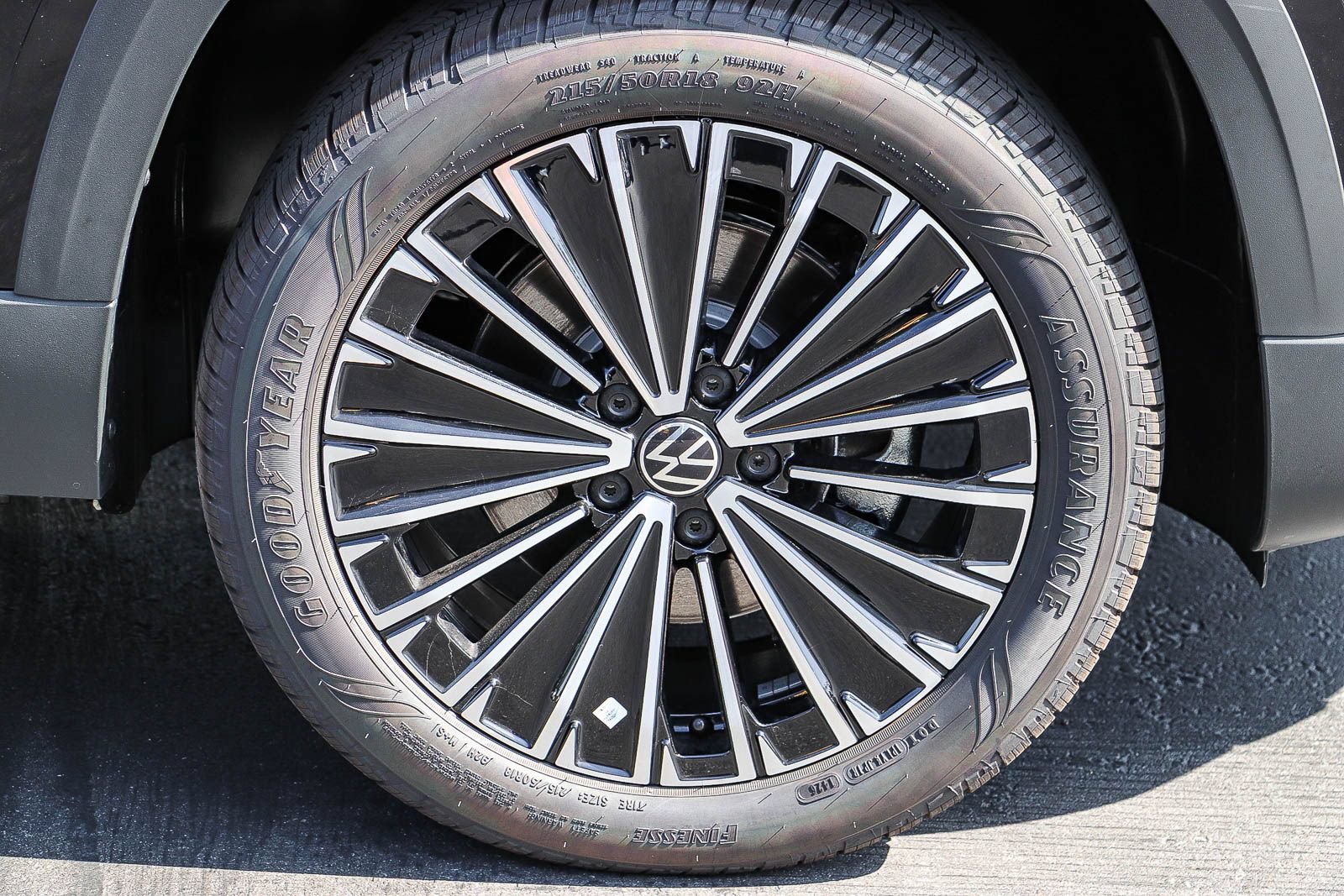 New 2026 Volkswagen Taos SE FWD image 10