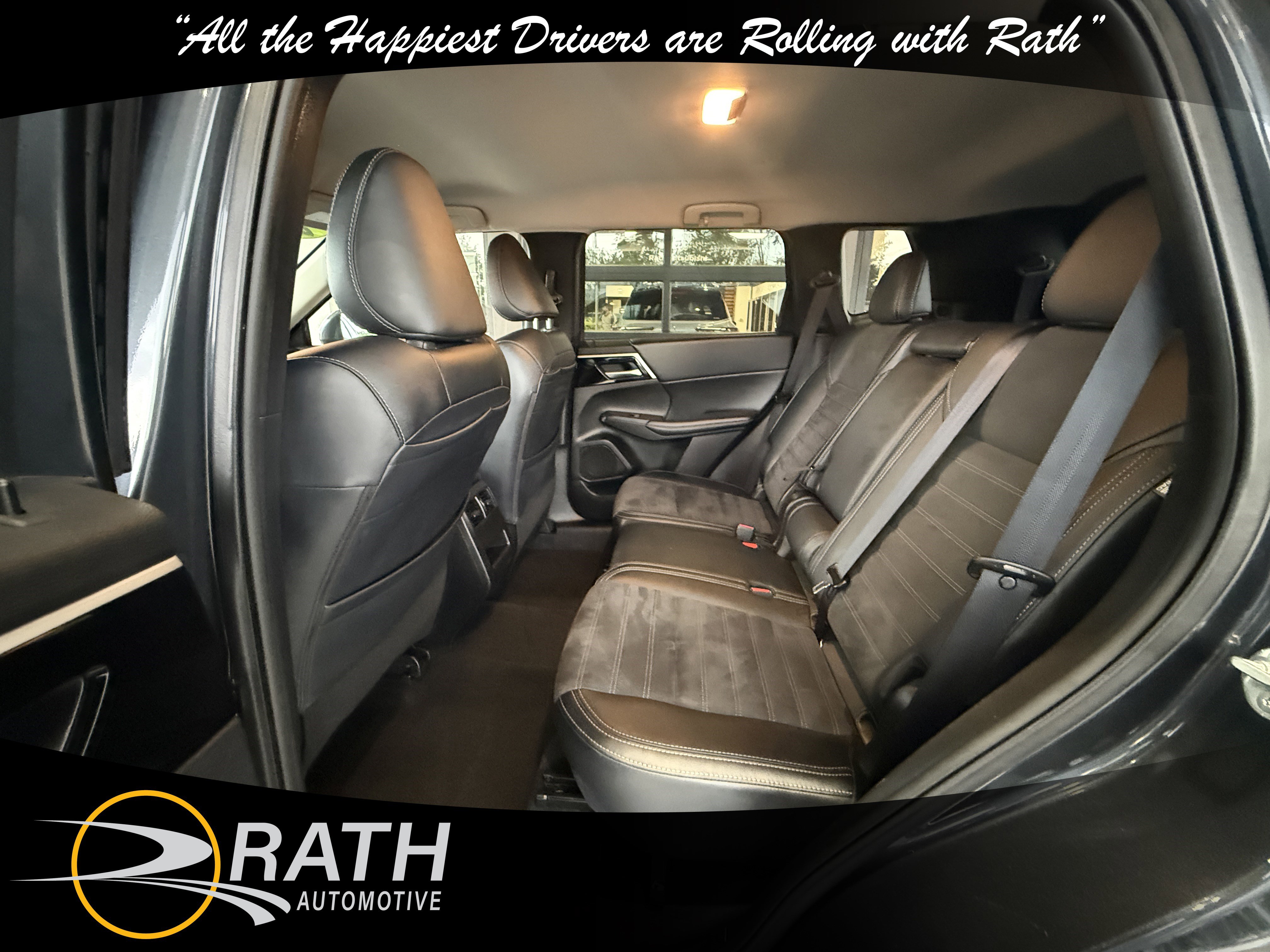 Used 2024 Mitsubishi Outlander SE image 18