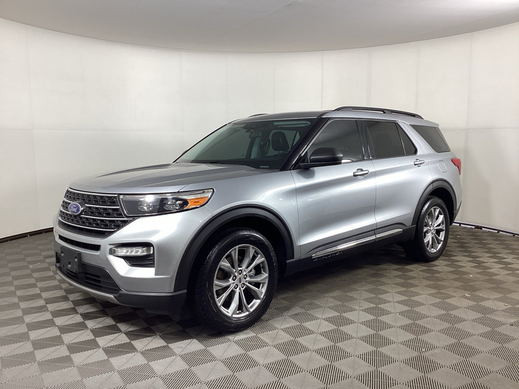 Used 2022 Ford Explorer XLT w/ Equipment Group 202A AWD/4WD image 5