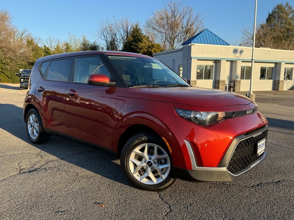 Used 2024 Kia Soul LX w/ Option Group 015 image 2