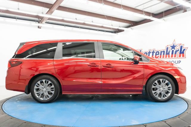 Certified 2025 Honda Odyssey Touring image 13
