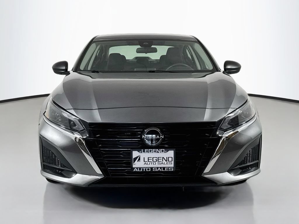 Used 2024 Nissan Altima 2.5 SV FWD image 2
