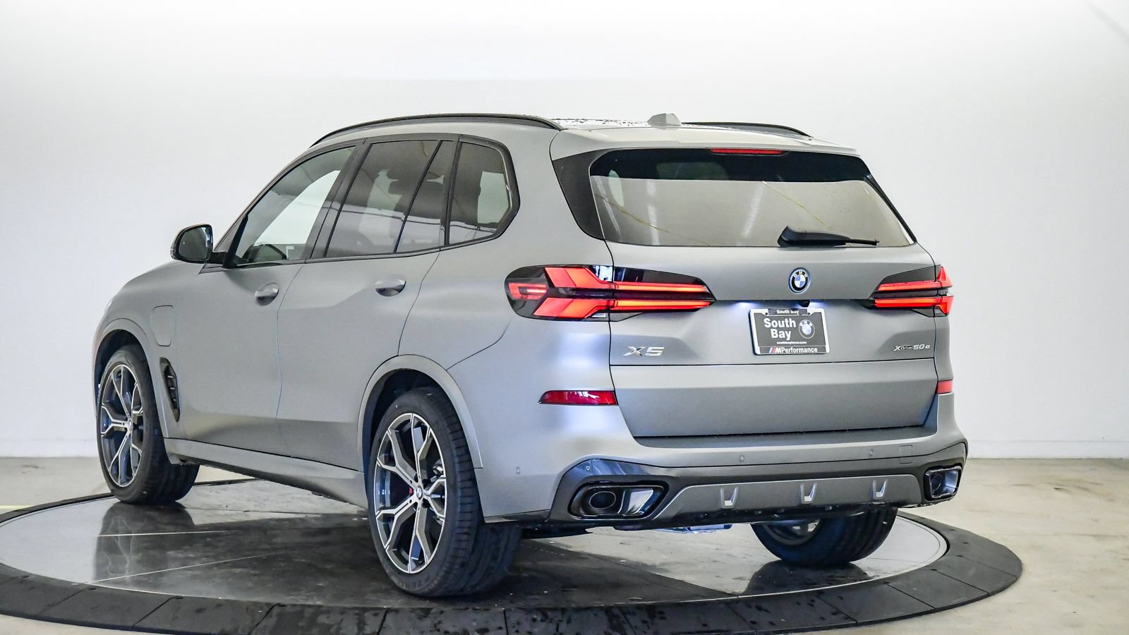 New 2026 BMW X5 xDrive50e AWD/4WD image 2