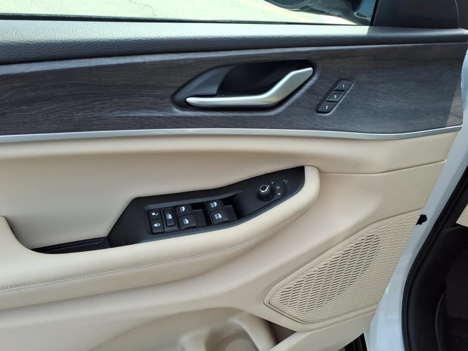 Used 2023 Jeep Grand Cherokee Limited AWD/4WD image 13