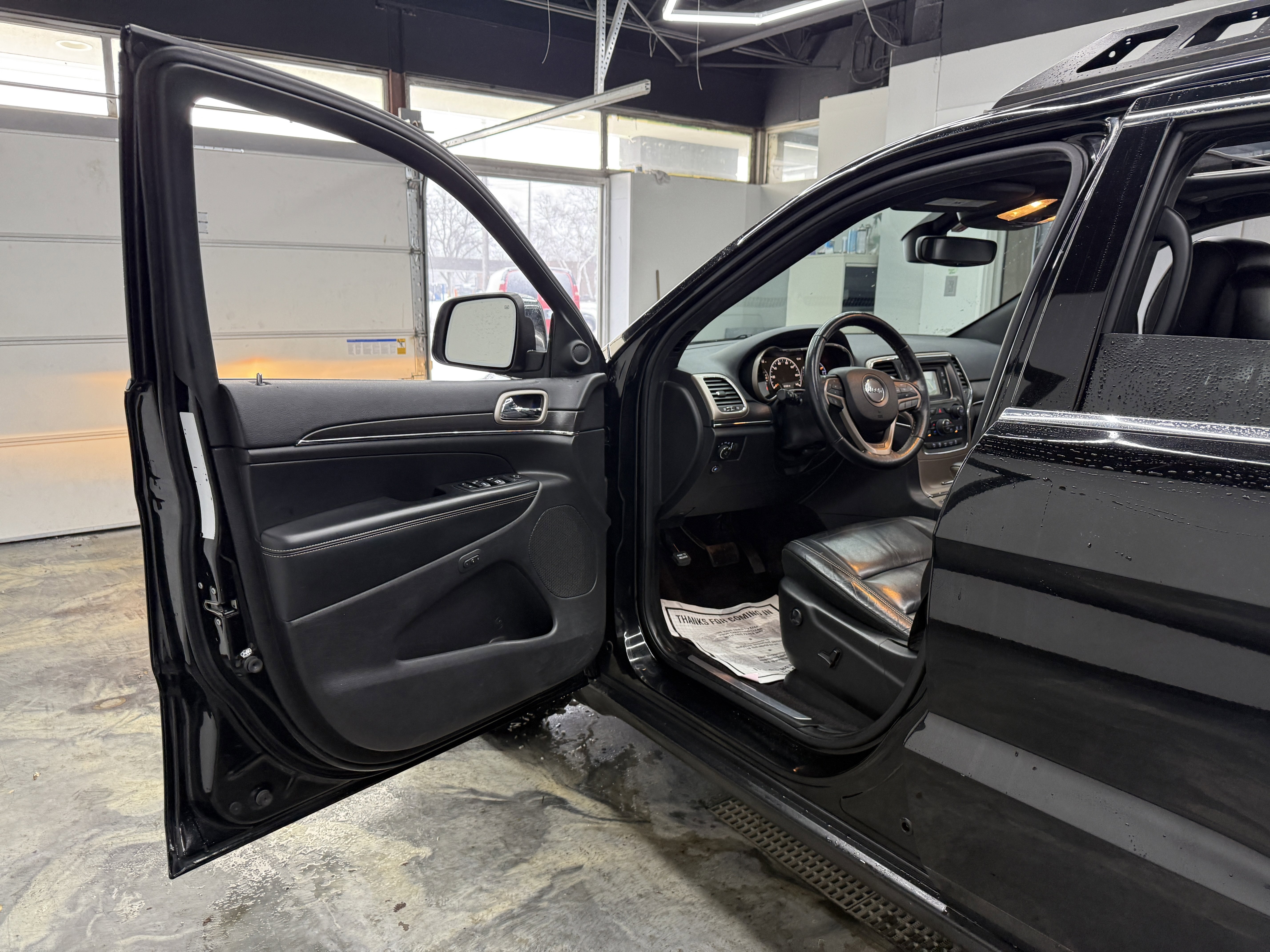 Used 2017 Jeep Grand Cherokee Limited image 10