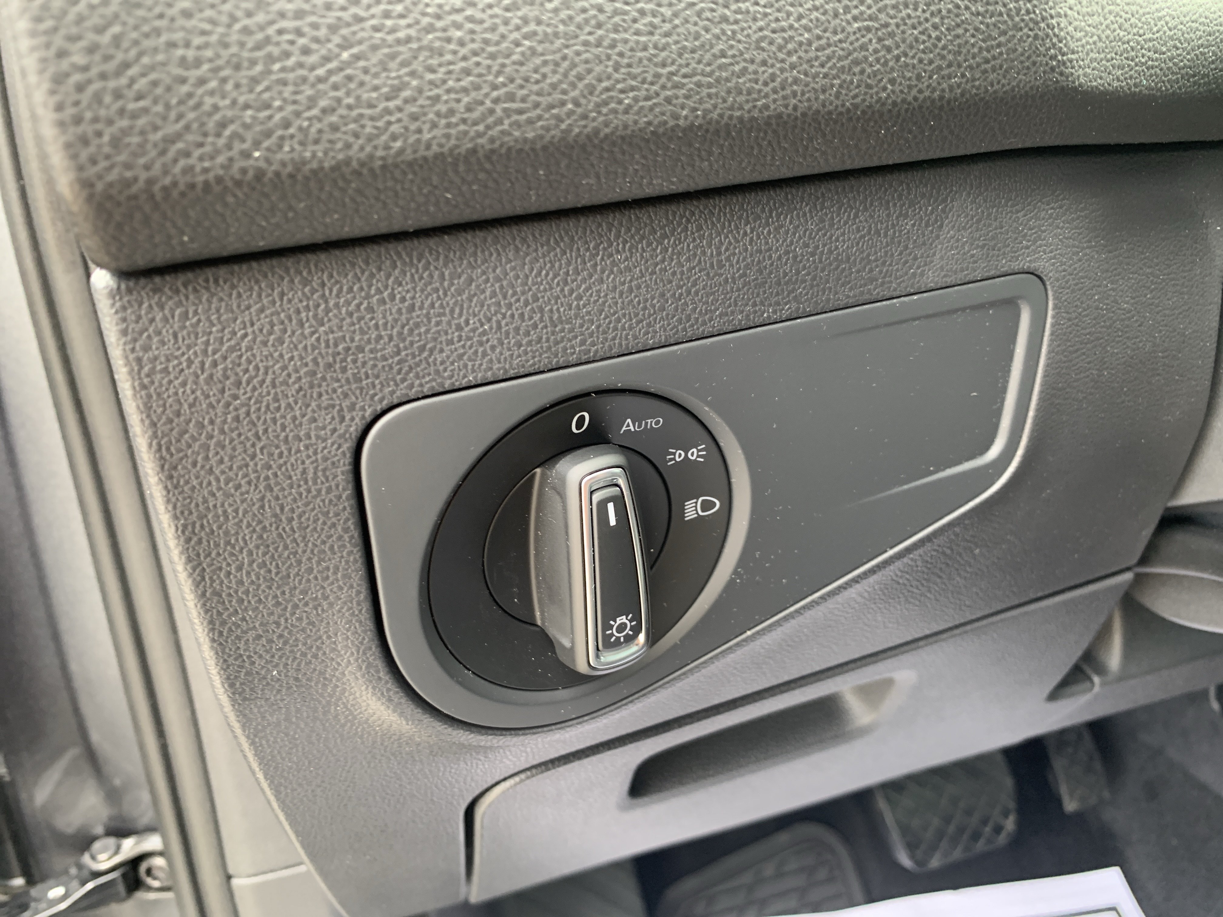 Used 2023 Volkswagen Tiguan SE w/ Panoramic Sunroof Package FWD image 13