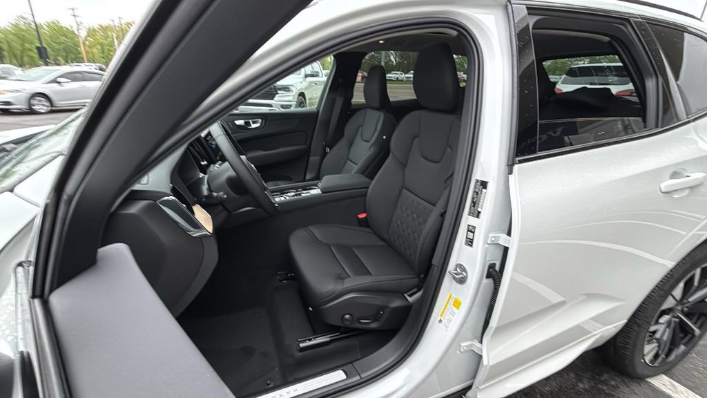 New 2026 Volvo XC60 B5 Plus AWD/4WD image 24