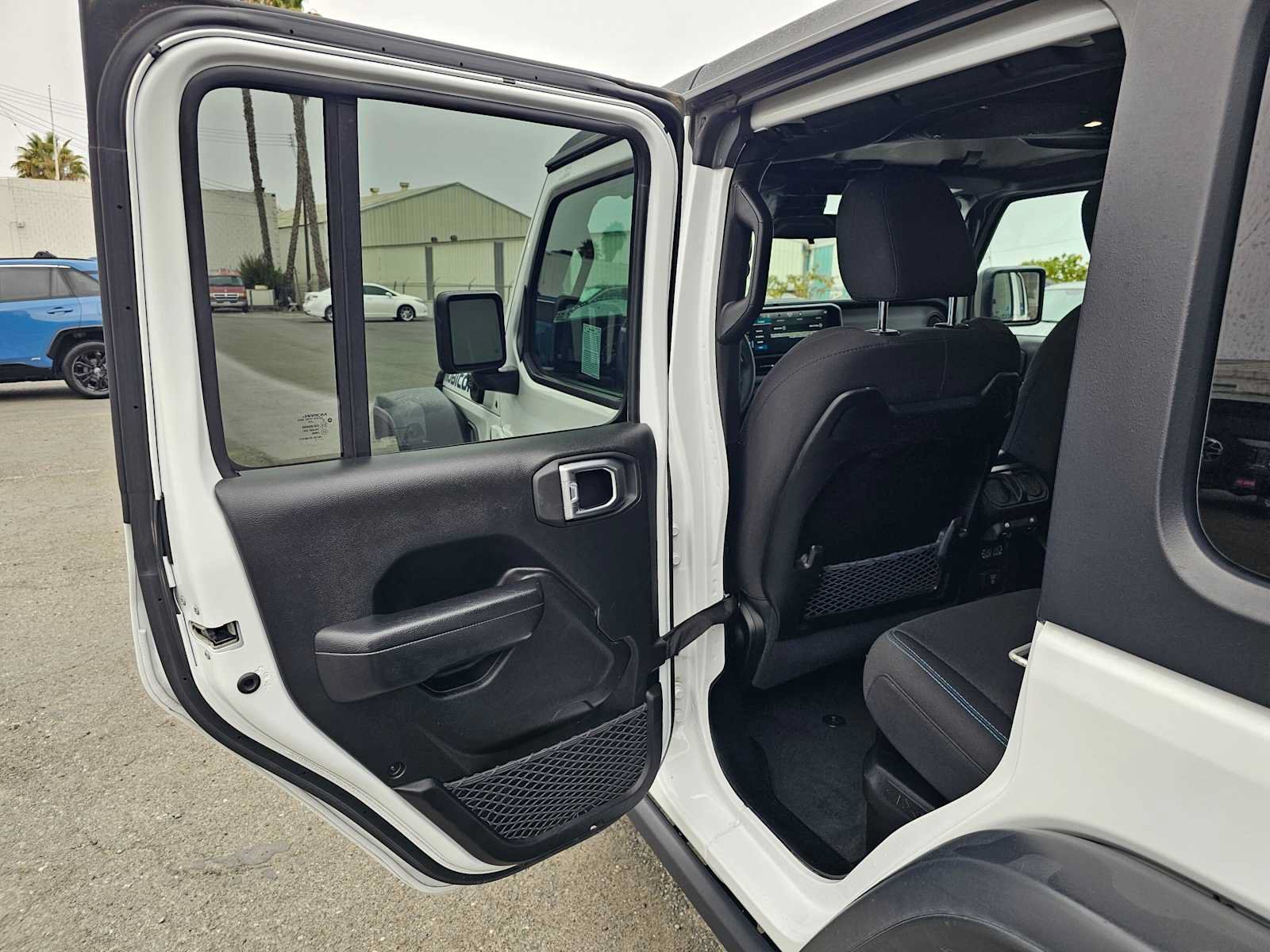 Used 2024 Jeep Wrangler Unlimited Rubicon 4xe AWD/4WD image 15