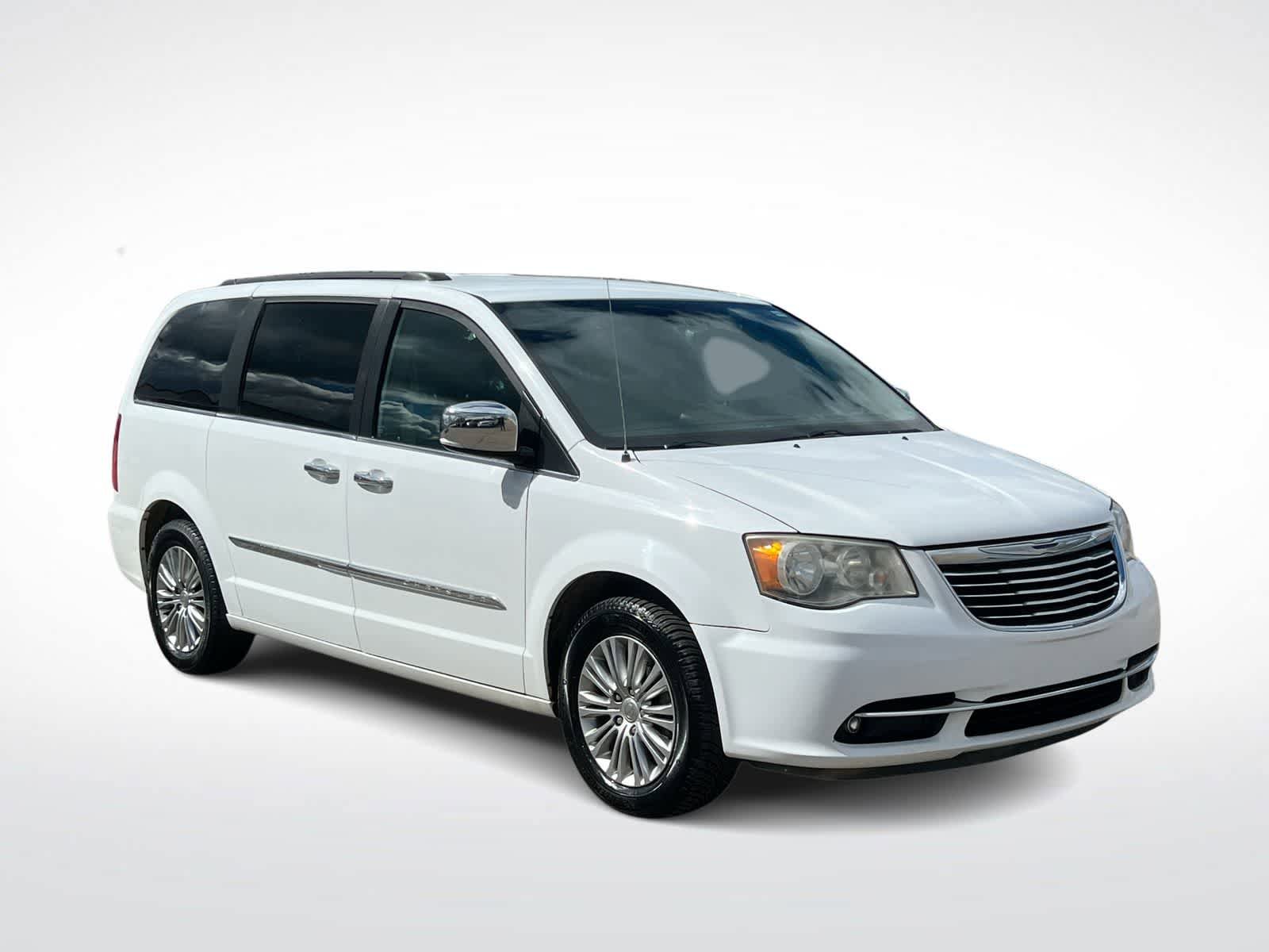 Used 2015 Chrysler Town & Country Touring-L w/ Driver Convenience Group FWD video 2