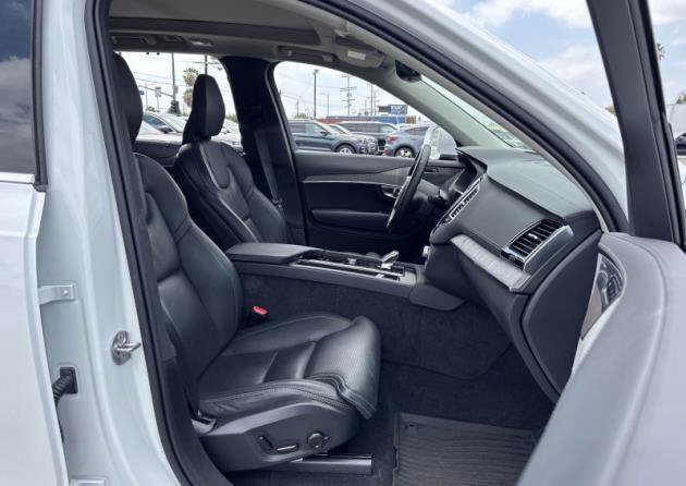 Used 2025 Volvo XC90 T8 Ultra w/ Protection Package Premier AWD/4WD image 6
