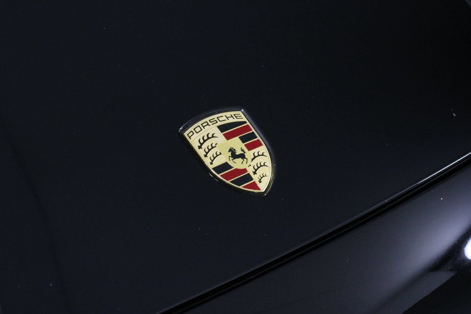 Certified 2023 Porsche Cayenne Platinum Edition image 29