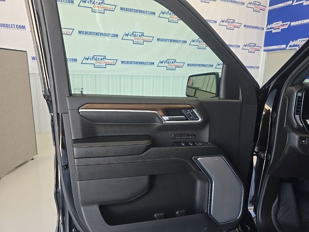 Used 2025 Chevrolet Silverado 1500 High Country AWD/4WD image 13