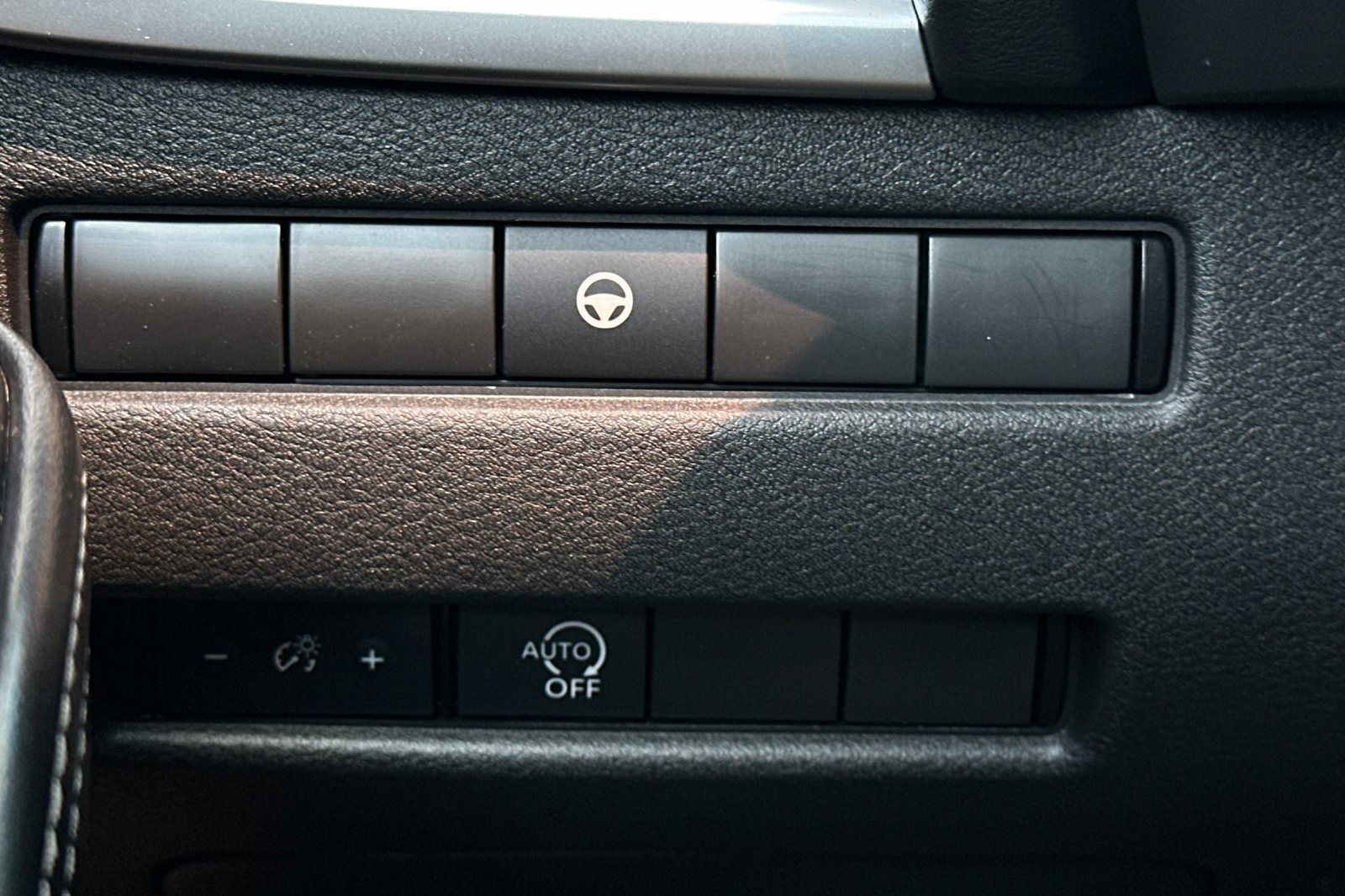 Used 2023 Nissan Rogue SV image 35