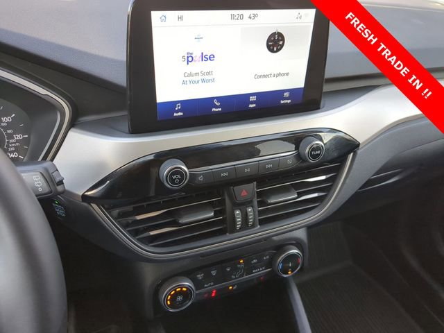 Used 2022 Ford Escape SE w/ Cold Weather Package image 16