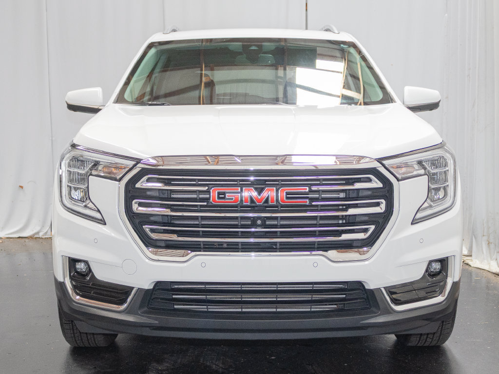 Used 2022 GMC Terrain SLT w/ Tech Package AWD/4WD image 2