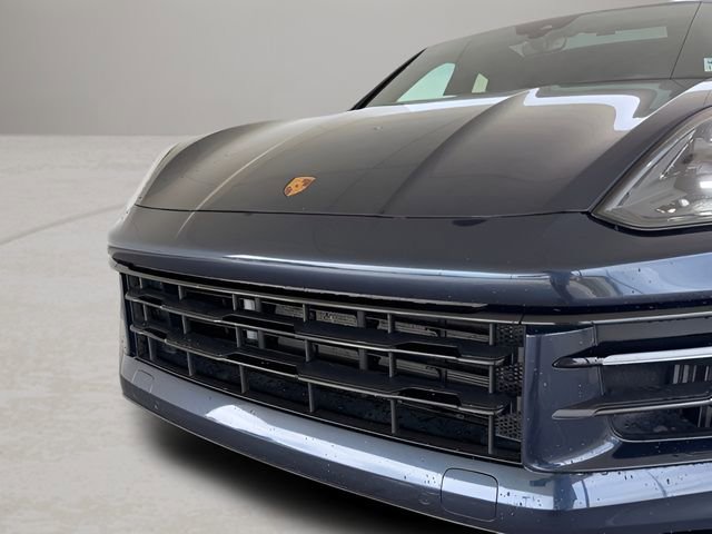 Used 2024 Porsche Cayenne Coupe image 2