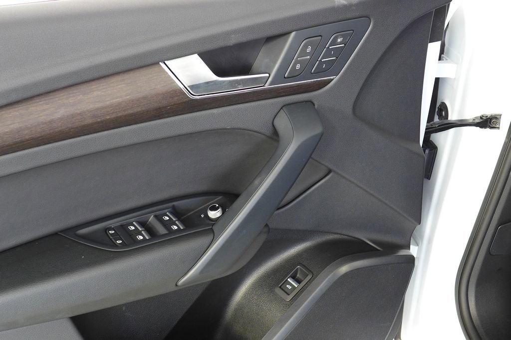 Used 2023 Audi Q5 2.0T Premium w/ Convenience Package image 12